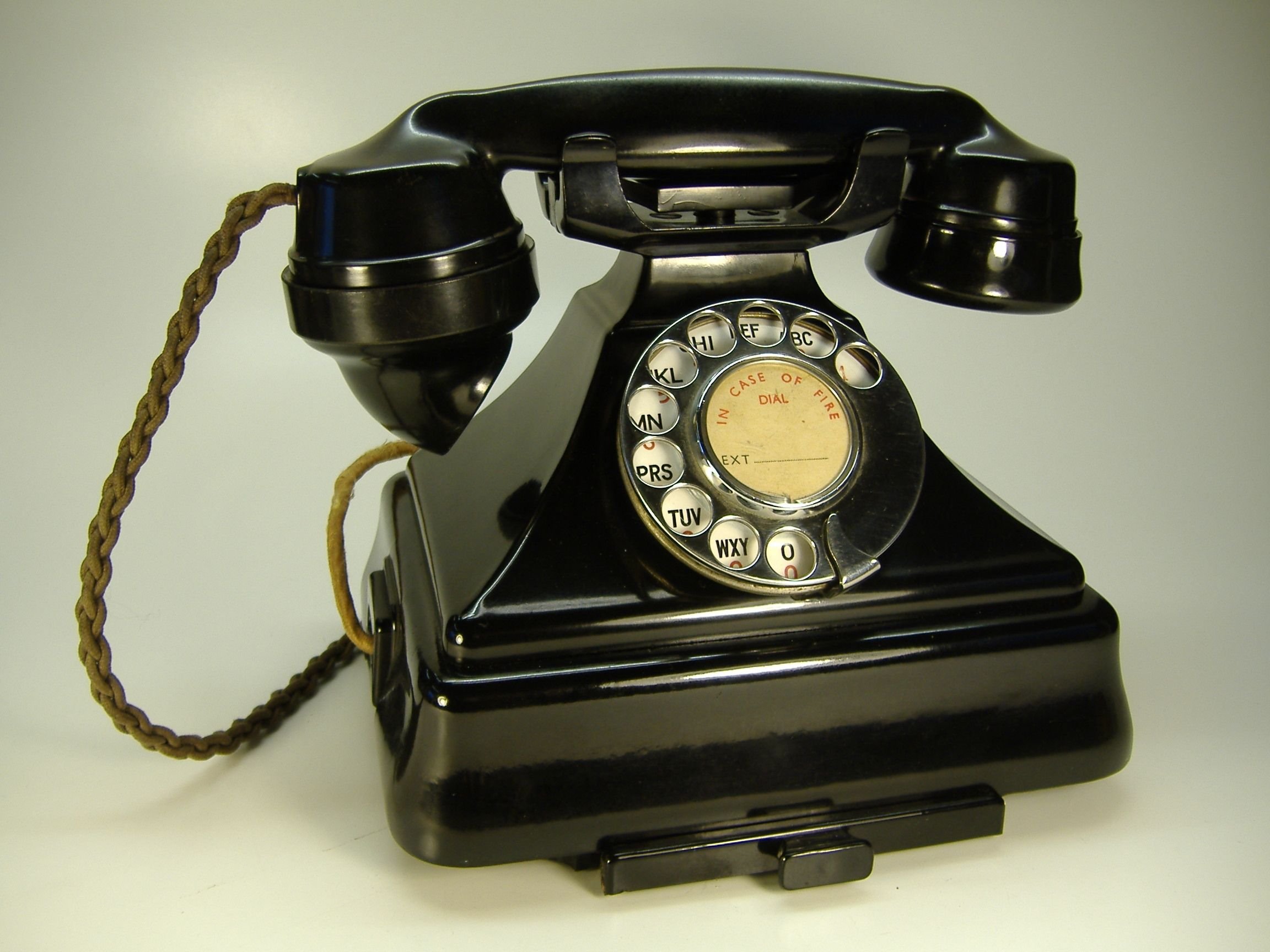 Спб старый телефонов. Тан-70-1. Старый телефон. Старинный телефонный аппарат. Телефонный аппарат ретро.