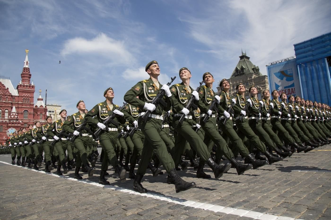 Очень военный день. Армия России. Российский солдат на параде. Солдаты на параде. Вооруженные силы России.