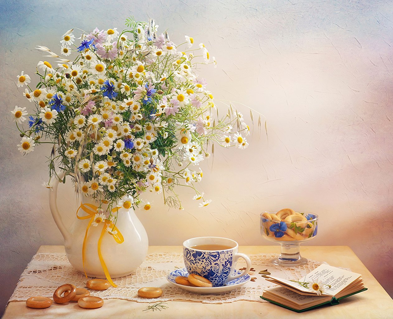 Доброго утра на украинском открытки. Полевые цветы в вазе. Открытки с полевыми цветами. Утренние цветы. Букеты полевых цветов с пожеланием доброго утра.