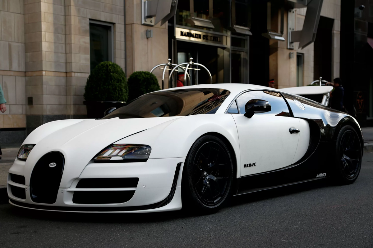 Что такое бугатти. Бугатти Вейрон. Бугатти Вейрон Суперспорт. Бугатти Вейрон 16 4 super Sport. Bugatti Veyron super Sport White.