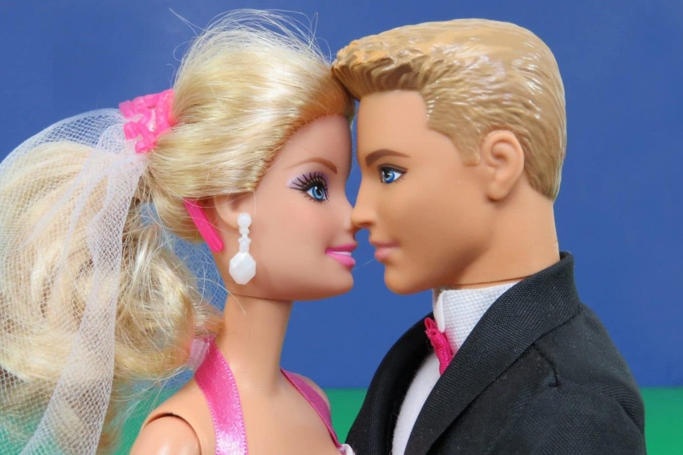 Барби и кен видео. Барби и Кен. Куклы Барби и Кен про любовь. Кен из Барби.