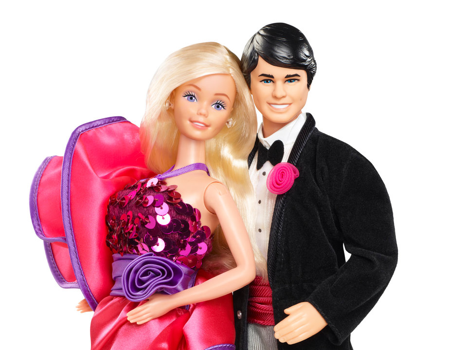 Барби и кен видео. Barbie Кен. Куклы Барби и Кен про любовь. Кукла Барби и Кен 2004.