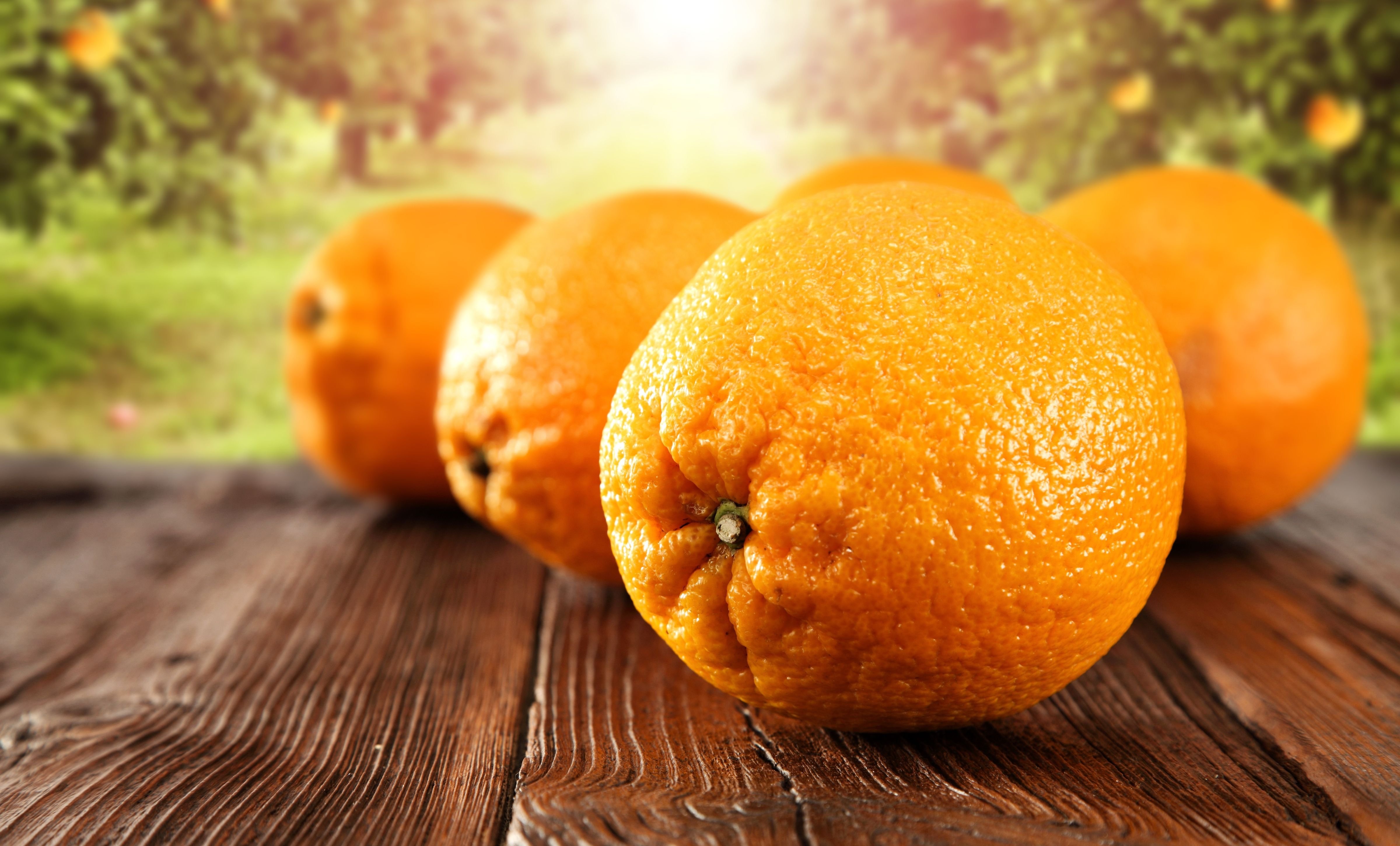 Померанец оранж. Померанец апельсин. Сочный апельсин. Апельсины на столе.
