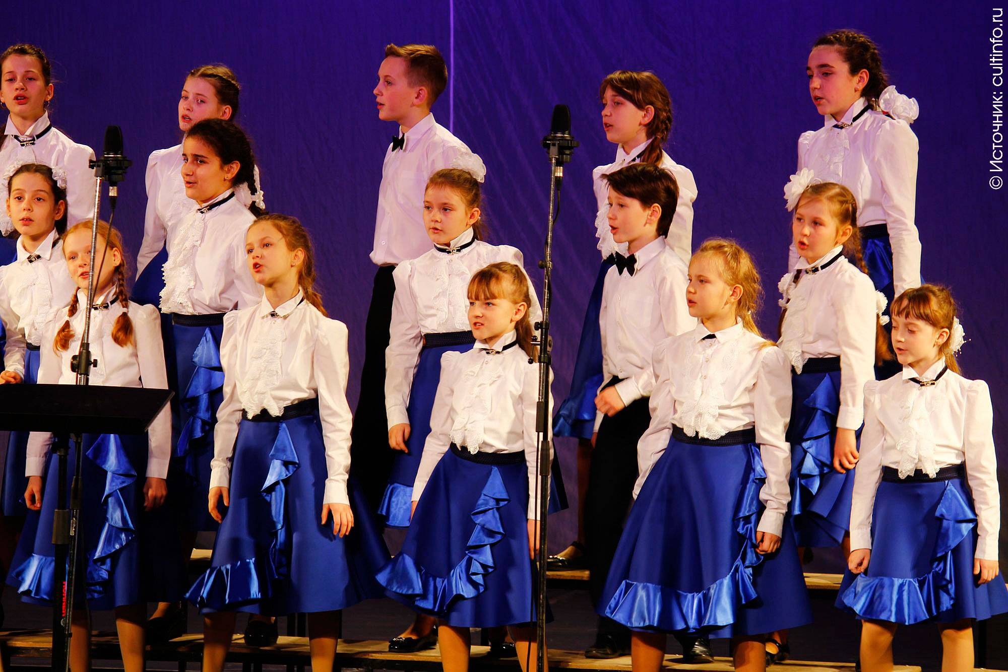 Мы маленькие дети хор. Костюм хор дети. Костюмы для хора детского. Костюмы для хоровых коллективов детских. Концертные костюмы для детского хора.