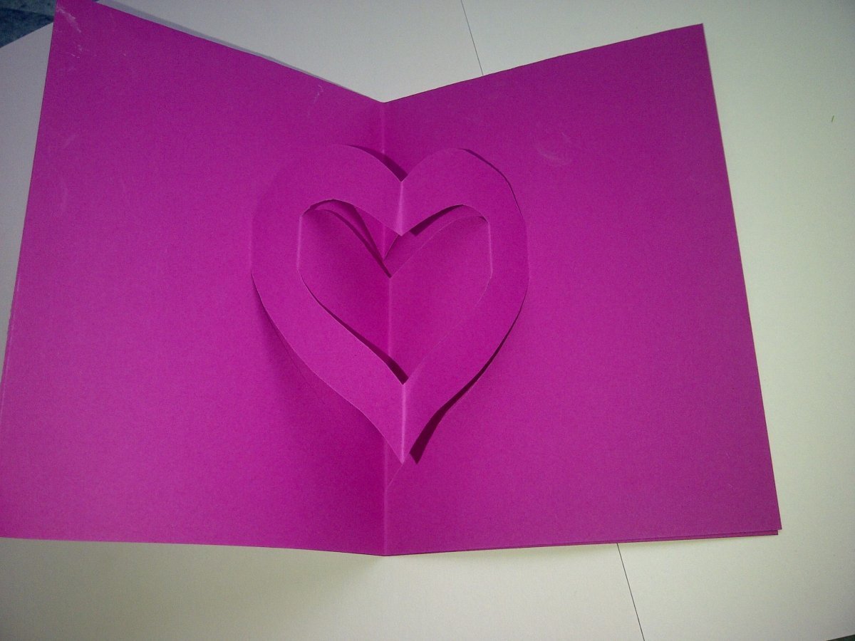 Открытка из бумаги. Сделать открытку. Открытка с сердечком внутри своими руками. Объемная валентинка.