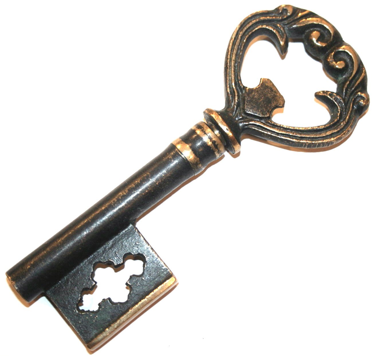 Ключи стучи. Старинный ключ. Ключ старинный большой. Красивый старинный ключ. Старинный ключ от сундука.