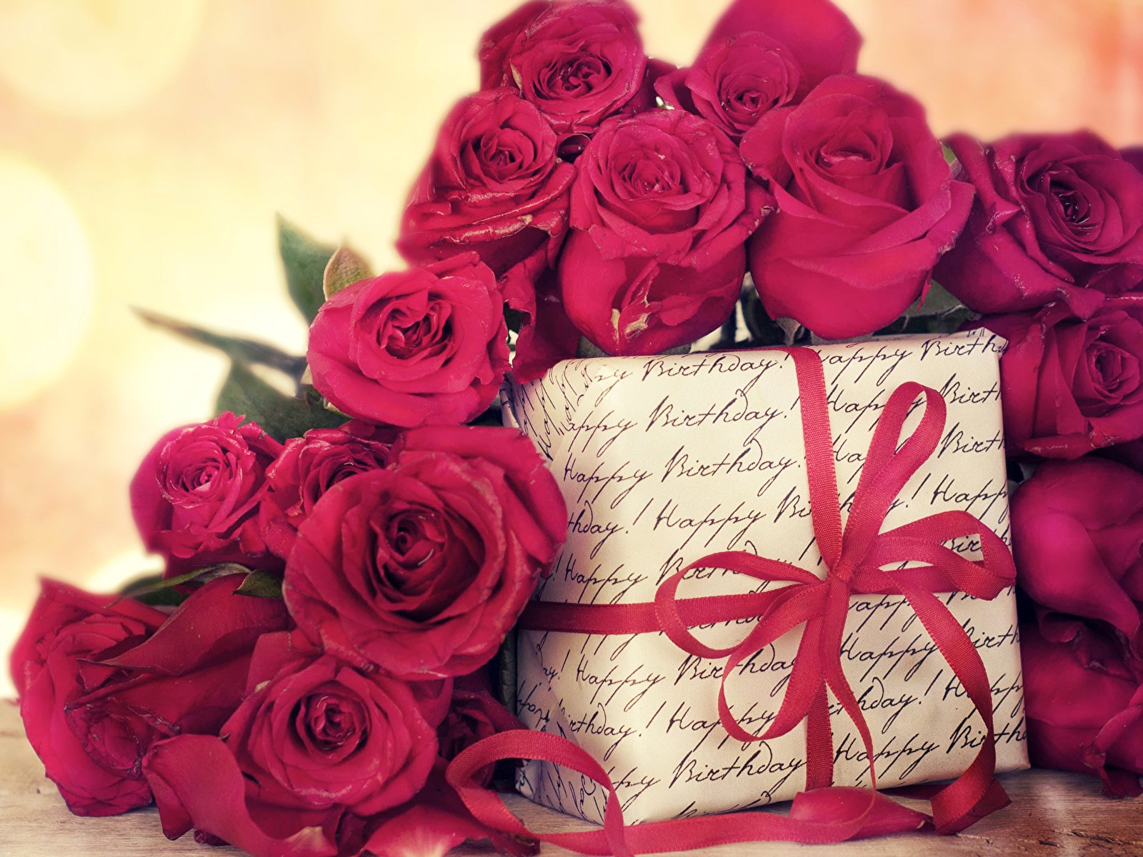Открытка с днем рождения женщине с цветами. Букет "день рождения". Букет цветов «день рождение». С днём рождения цветы букеты. Букет роз с днем рождения.