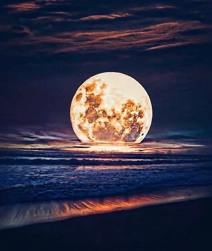 Луна была красивая. Луна моон моон. Красивая Луна. Огромная Луна. Полнолуние.