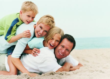 Семья с двумя сыновьями