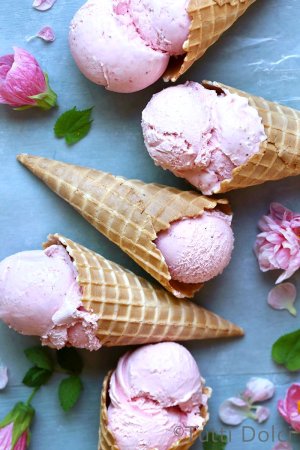 Мороженое шарики в рожке