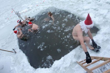 Смешное купание в проруби