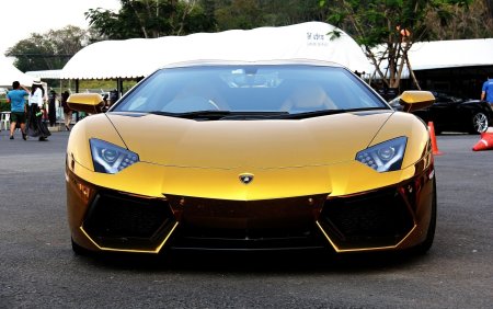 Lamborghini Aventador lp700-4 Золотая