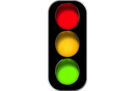 Светофор на белом фоне