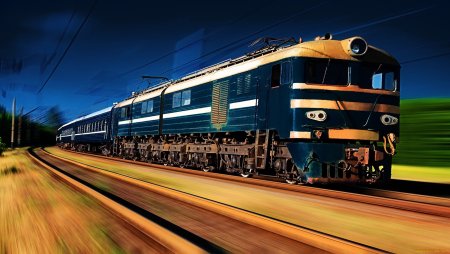 Поезд мчится