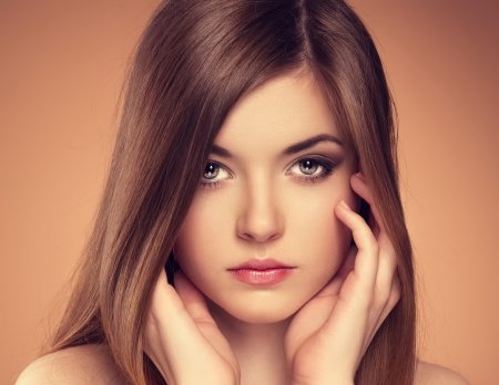 Красивое лицо девушки