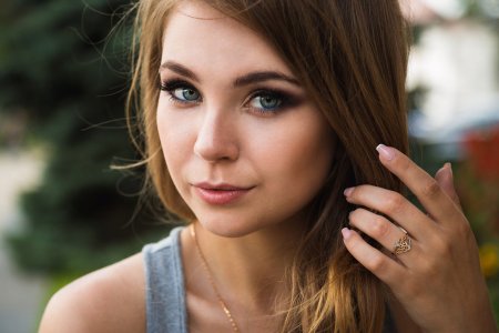 Лицо девушки