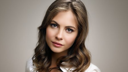 Актриса Уилла Холланд