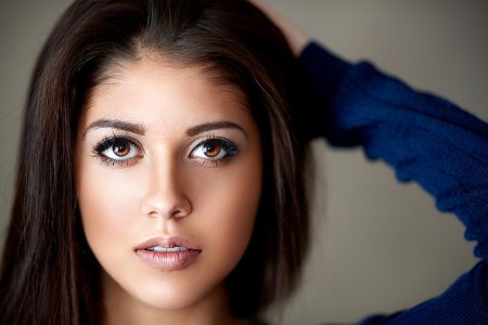 Красивое лицо девушки