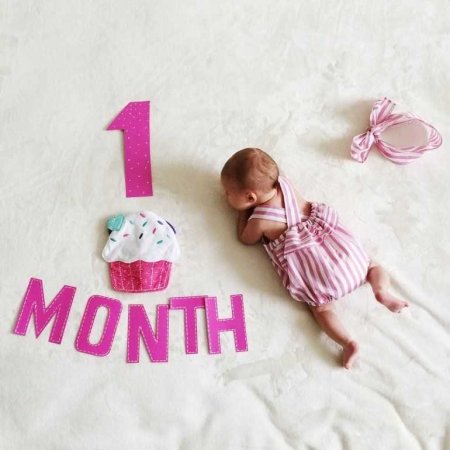 1 Месяц девочке