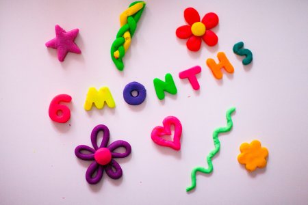С 6 месяцами девочку