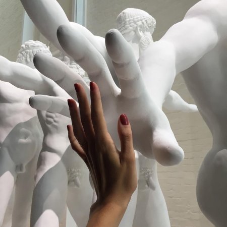 Скульптура руки