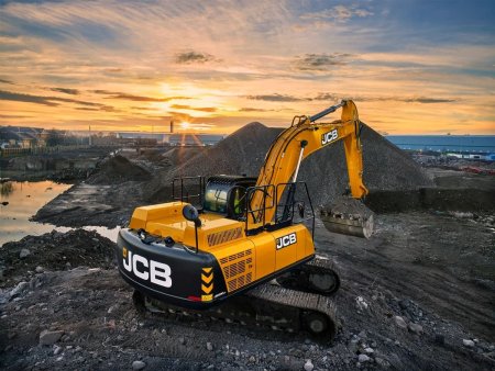 JCB js 370