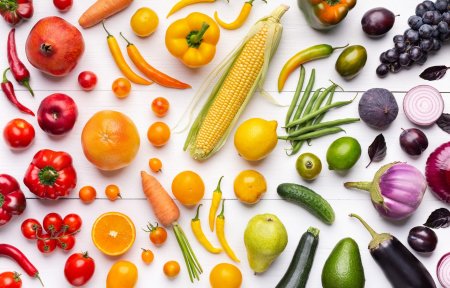 Разнообразные фрукты и овощи