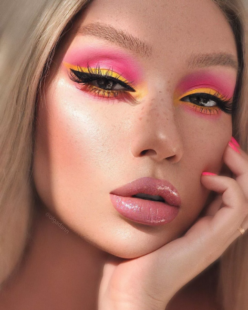 Яркий макияж