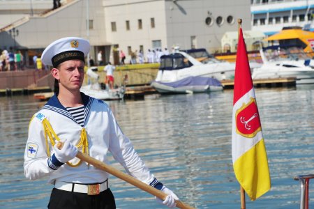 Моряки на корабле