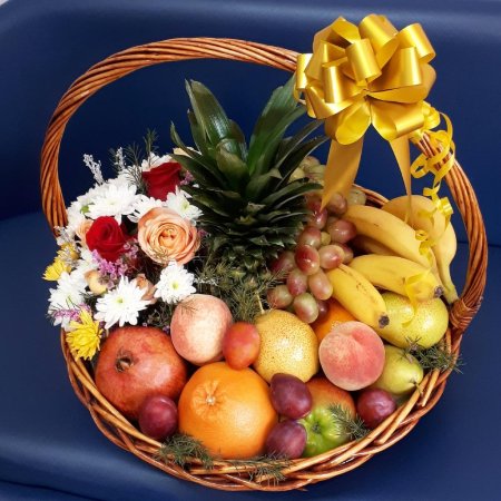 Корзина с фруктами