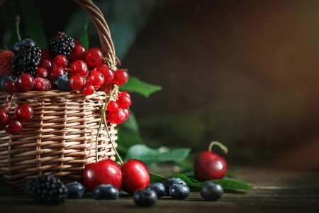 Корзина с ягодами