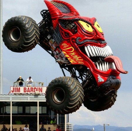 Монстр трек и монстр трак