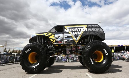 Монстр трак снизу