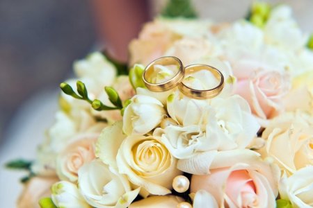 Свадебный букет и кольца
