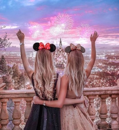 Красивые подруги