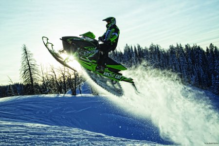 Спортивный снегоход