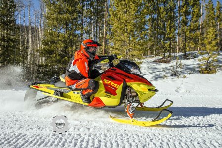 Спортивный снегоход Ski Doo