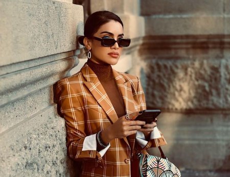 Стильная девушка