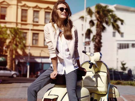 Стильная девушка