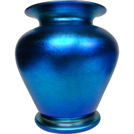 Ваза на белом фоне