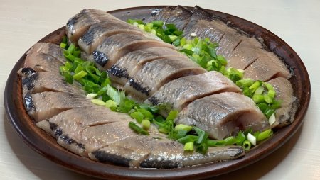 Рыба скумбрия малосоленная