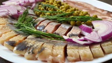 Сельдь с луком