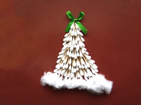 Новогодняя елочка из ватных палочек