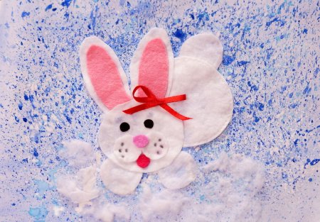 Зайчик из ватных дисков