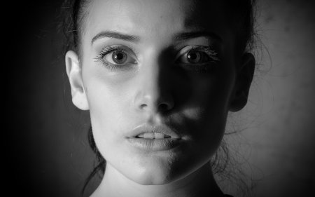 Лицо черно белое