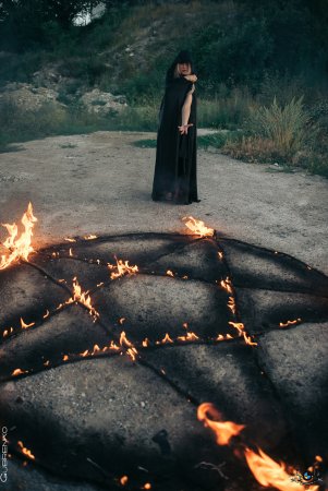 Сатана ведьма ритуал пентаграмма