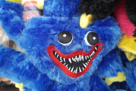Страшная игрушка для детей синяя