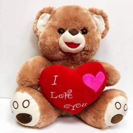 Плюшевый мишка с сердечком
