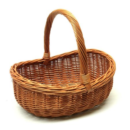 Пустые плетеные корзинки