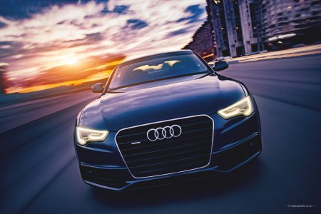 Машина Ауди черная